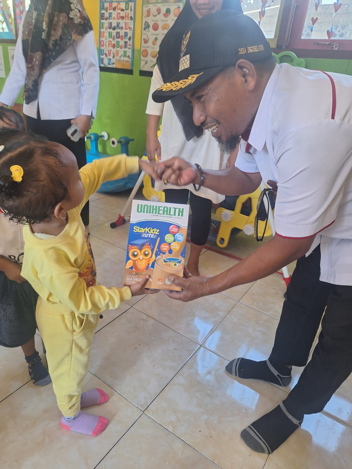 Pemberian makanan tambahan kepada ibu hamil dan balita